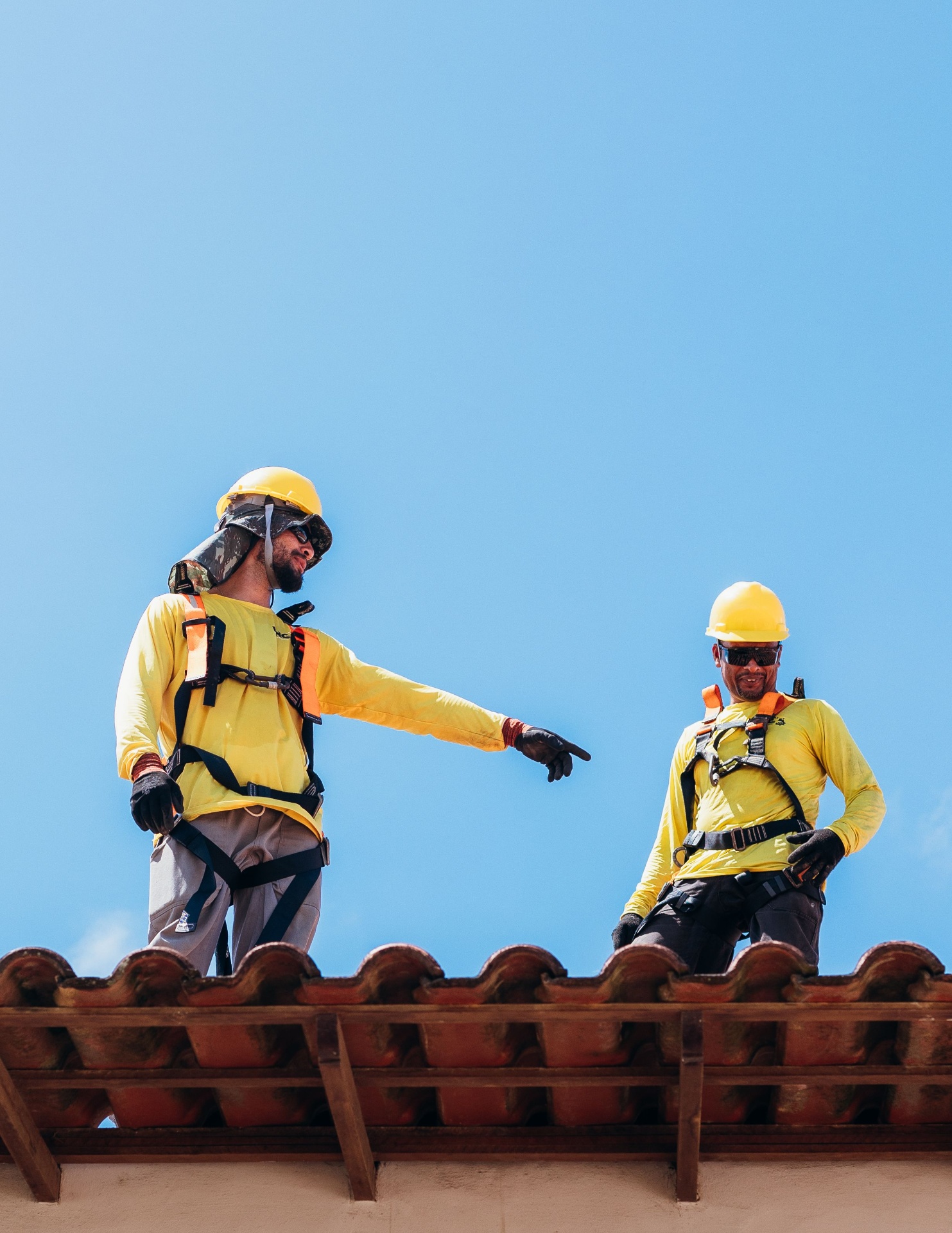 Summit Ridge roofing crew at work