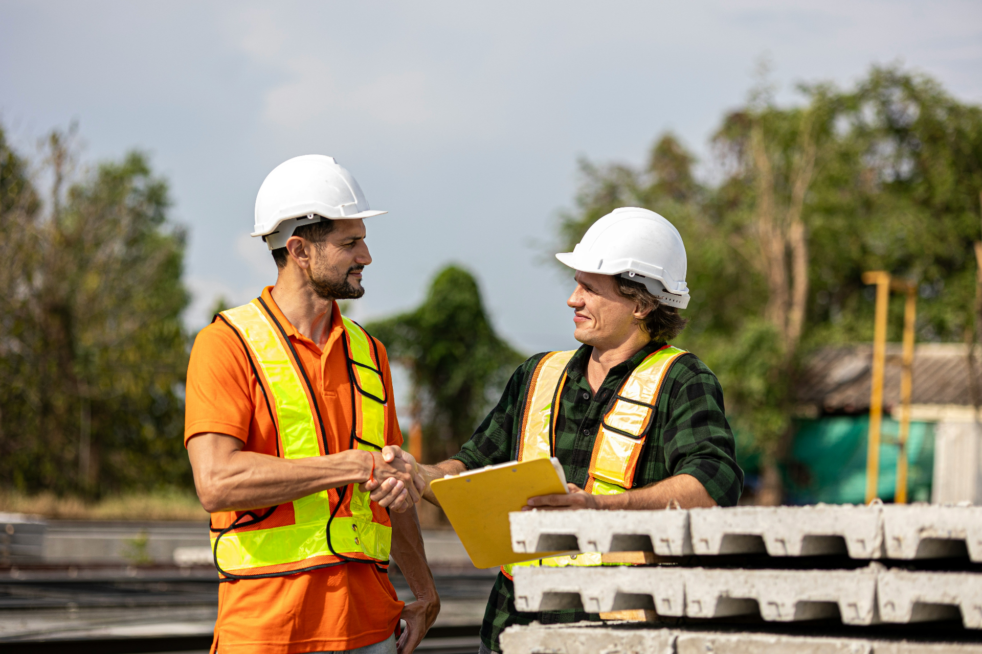 Summit Ridge project manager shaking hands with a homeowner on-site